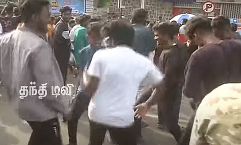 சென்னை அண்ணாசாலை பகுதியில் ஹேப்பி ஸ்ட்ரீட் நிகழ்ச்சி... உற்சாகத்துடன் நடனமாடிய மக்கள்