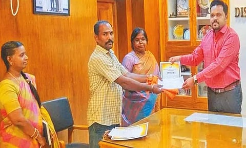 ரேஷன் கடை ஊழியர்களுக்கு பாராட்டு சான்றிதழ்