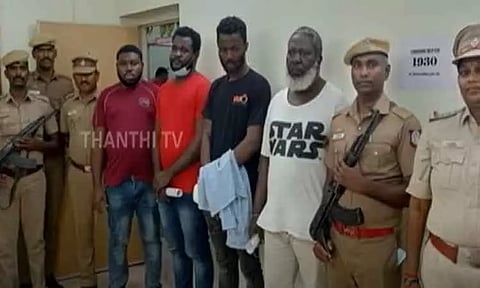 கடலூர்: புற்றுநோய்க்கு மருந்து இருப்பதாகக் கூறி பெண்ணிடம் ரூ.32 லட்சம் மோசடி - நைஜீரியாவைச் சேர்ந்த 4 பேர் கைது