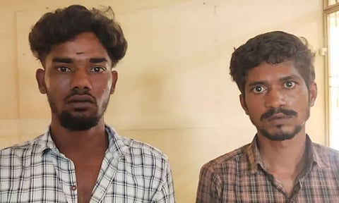கஞ்சா பொட்டலங்கள் வைத்திருந்த 2 வாலிபர்கள் கைது