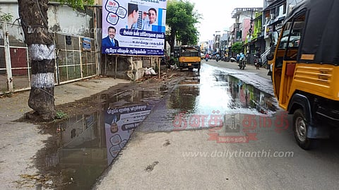 சாலையில் வழிந்தோடும் கழிவுநீர்