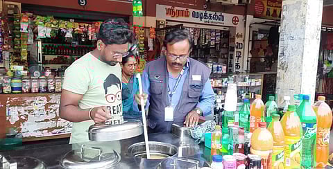 கடத்தூரில்குளிர்பான கடைகளில் உணவு பாதுகாப்பு துறை அதிகாரிகள் ஆய்வு