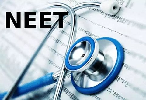 'நீட்' தேர்வுக்கு பயந்து மாணவி தற்கொலை முயற்சி