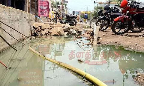 ஈரோடு சத்திரோட்டில்10 நாட்களாக தேங்கி நிற்கும் கழிவுநீர்;நடவடிக்கை எடுக்கப்படுமா?