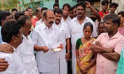 கபடி வீரரின் குடும்பத்தினருக்கு அமைச்சர் கே.ஆர்.பெரியகருப்பன் நிதிஉதவி