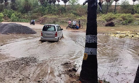 இடி-மின்னலுடன் பலத்த மழை