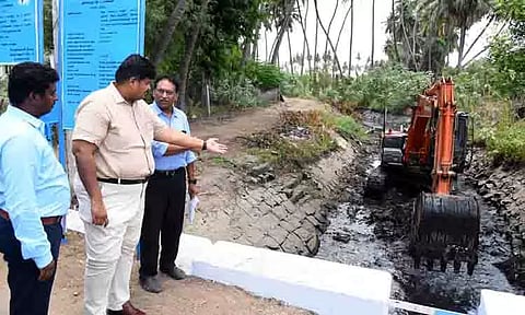 பாப்புலர் முதலியார் வாய்க்கால் தூர்வாரும் பணி மும்முரம்