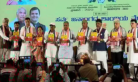 கர்நாடக சட்டசபை தேர்தல்: பஜ்ரங் தளம், பாப்புலர் பிரண்ட்டை தடை செய்வோம்... காங்கிரசின் தேர்தல் அறிக்கை வெளியீடு