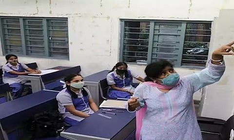 பீகாரில் இந்த ஆண்டு இறுதிக்குள் 1.78 லட்சம் ஆசிரியர்களை பணியமர்த்த மந்திரி சபை ஒப்புதல்