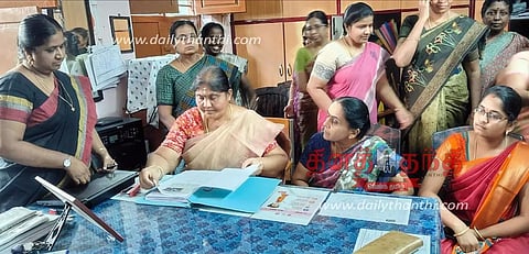 ஈரோடு மாநகராட்சி நடுநிலைப்பள்ளியில் மேயர் ஆய்வு