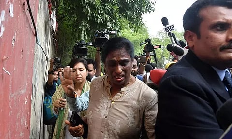 நீதி பெற உதவுவேன்; டெல்லி மல்யுத்த வீராங்கனைகள் போராட்டத்தில் பி.டி. உஷா பங்கேற்பு