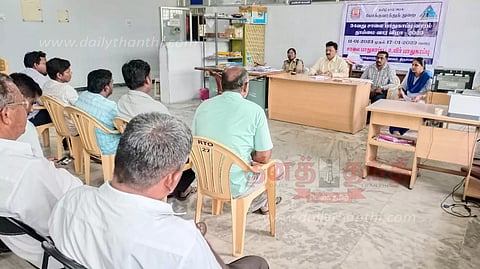 திருச்செங்கோடு வட்டார போக்குவரத்து அலுவலகத்தில்தனியார் பள்ளி வாகனங்களின் கூட்டாய்வு