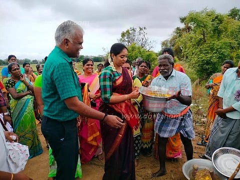 வாய்க்கால் தூர்வாரும் பணி