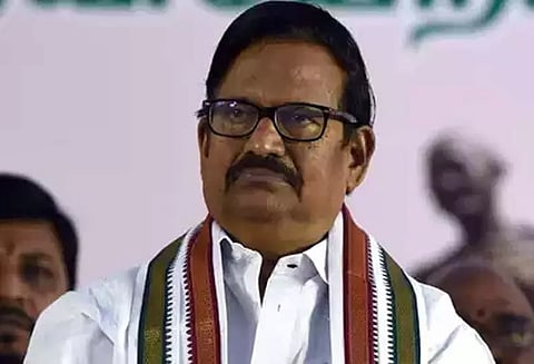 தமிழக அரசை விமர்சிக்க கவர்னருக்கு உரிமையில்லை