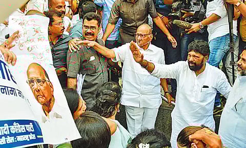 தேசியவாத காங்கிரஸ் தலைவர் பதவியில் இருந்து விலகல்: 'ஓரிரு நாட்களில் இறுதி முடிவை அறிவிப்பேன்'தொண்டர்கள் மத்தியில் சரத்பவார் பேச்சு