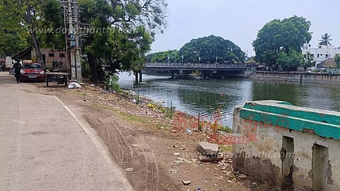 காவிரி ஆற்றின் கரையோரத்தில் சுற்றுச்சுவர் கட்ட வேண்டும்