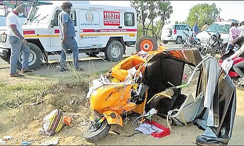 ஆட்டோ மீது அரசு பஸ் மோதல்; ஒரே குடும்பத்தைச் சேர்ந்த 6 பேர் பலி