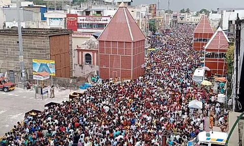சித்ரா பவுர்ணமியையொட்டி லட்சக்கணக்கான பக்தர்கள் கிரிவலம்