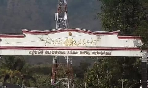 கொல்லிமலையில் வேன் கவிழ்ந்து 15 பேர் காயம் என தகவல்