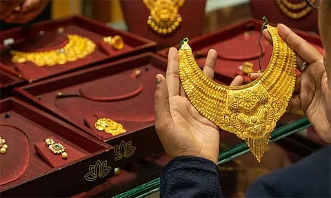 தங்கம் விலை சவரனுக்கு ரூ.664 குறைவு...!