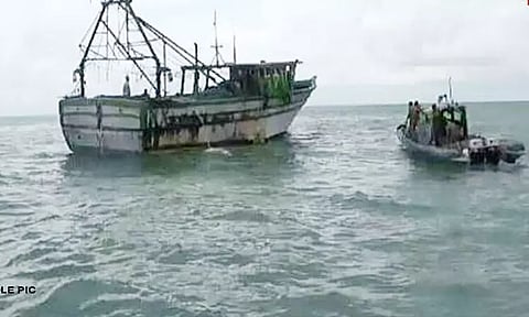 இந்தியா வர முயன்ற 6 இலங்கை தமிழர்களை கைது செய்தது இலங்கை கடற்படை...!