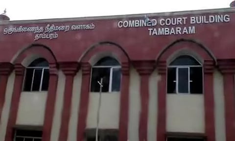 குன்றத்தூரில் இறைச்சி வியாபாரியை அரிவாளால் வெட்டிய வழக்கில் 4 பேர் தாம்பரம் கோர்ட்டில் சரண்