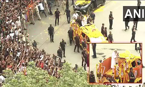 கர்நாடக சட்டசபை தேர்தல்; 10 கி.மீ. திறந்த காரில் பிரதமர் மோடி இன்று ஊர்வலம்