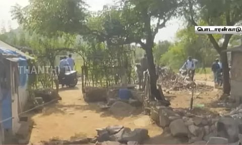 வீட்டை காலி செய்யும்படி தினம் தொல்லை.. உணவில் மலம் கலந்து வீசிய கொடூரம் - சேலத்தில் நடந்த பயங்கர சம்பவம்