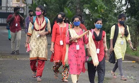 தமிழகத்தில் கலை, அறிவியல் படிப்புகளில் சேர்வதற்கான ஆன்லைன் பதிவு இன்று துவங்குகிறது..!