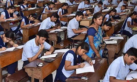 தமிழகத்தில் பிளஸ்-2 துணைத்தேர்வு ஜூன் 19-ம் தேதி தொடங்குகிறது - பள்ளிக்கல்வித்துறை அறிவிப்பு