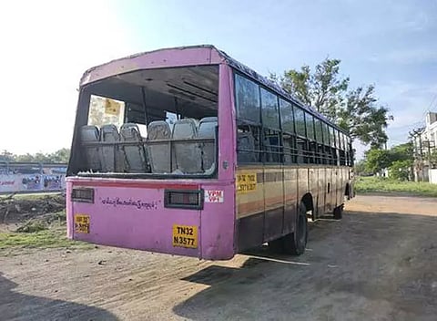 விக்கிரவாண்டி அருகேஅரசு பஸ் கண்ணாடி உடைப்பு