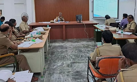 நிலுவையில் உள்ள வழக்குகளை விரைந்து முடிக்க வேண்டும்