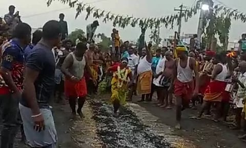 தொட்டியம், உப்பிலியபுரம் பகுதி கோவில்களில் பூக்குழி திருவிழா