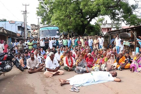 வியாபாரிகள் சாலை மறியல்