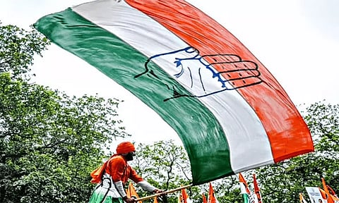 இளைஞர்களுக்கு ரூ.10 லட்சம் வட்டியில்லா கடன் மாணவிகளுக்கு இலவச மின்சார ஸ்கூட்டர் தெலுங்கானா காங்கிரஸ் வாக்குறுதி