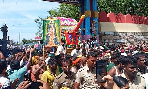 தங்கப்பல்லக்கில் அழகர் மலைக்கு சென்றடைந்தார் கள்ளழகர்...!