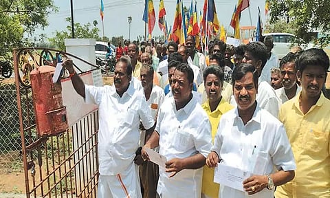 வன்னியர்களுக்கு இடஒதுக்கீடு வழங்கக்கோரி பா.ம.க. சார்பில் தபால் அனுப்பும் போராட்டம்