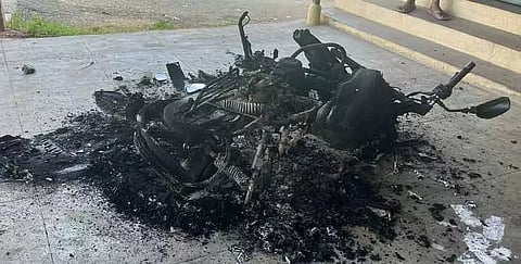 மோட்டார் சைக்கிள் தீ வைத்து எரிப்பு