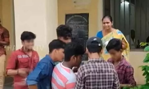 பிளஸ் 2 தேர்வில் தோல்வி அடைந்த மாணவர்களுக்கு சிறப்பு பயிற்சி வகுப்புகள் - பள்ளிக்கல்வி ஆணையர் உத்தரவு