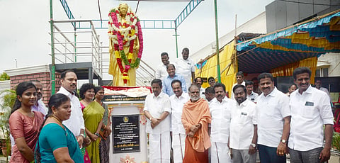டாக்டர் முத்துலட்சுமி ரெட்டி சிலைக்கு மாலை அணிவித்து மரியாதை