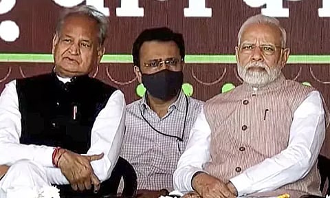 'ஜனநாயகத்தில் எதிர்க்கட்சிகளை மதிக்க வேண்டும்' - பிரதமர் மோடி முன்னிலையில் காங்கிரஸ் முதல்-மந்திரி பேச்சு