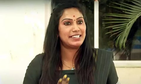 ரூ.94 ஆயிரம் கடனை திரும்ப கேட்டதால் நடிகர் தாடி பாலாஜியின் மனைவியுடன் வாலிபர் கைகலப்பு - போலீஸ் விசாரணை