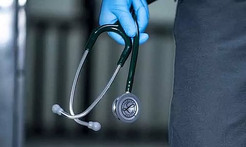 கேரள டாக்டர் கொலை செய்யப்பட்ட அதே நாளில் மற்றொரு சம்பவம்... டாக்டர், நர்சுகளை தாக்கிய நபர்