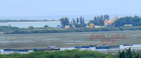 உள்வாங்கிய கடல்