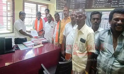 ராயகிரியில் டாஸ்மாக் கடையை திறக்க கூடாது; தாசில்தாரிடம் பா.ஜ.க.வினர் மனு