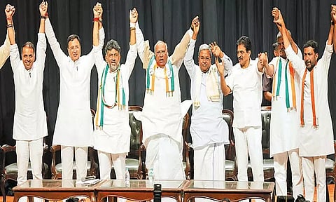 சித்தராமையா, டி.கே.சிவக்குமார்; கர்நாடக புதிய முதல்-மந்திரி யார்? காங்கிரஸ் எம்.எல்.ஏ.க்கள் கூட்டம் பெங்களூருவில் இன்று நடக்கிறது