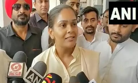 ஒடிசா சட்டசபை இடைத்தேர்தலில் சுட்டுக்கொல்லப்பட்ட மந்திரியின் மகள் வெற்றி