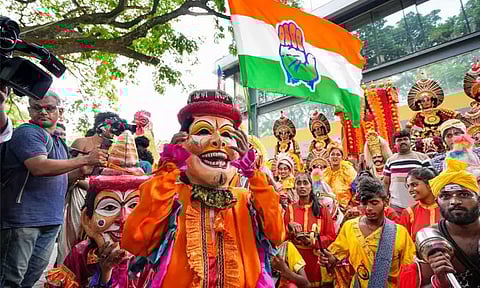 கர்நாடக சட்டசபை தேர்தலில் 136 தொகுதிகளை கைப்பற்றி காங்கிரஸ் ஆட்சியைப் பிடித்தது