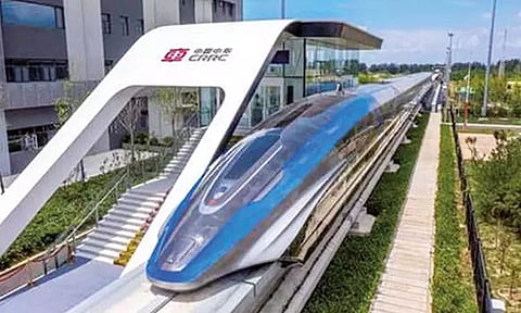 சக்கரங்கள் இல்லாமல் இயங்கும் ரெயில்