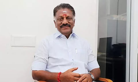 தொகுப்பூதியத்தில் பணியாற்றிவரும் அரசு ஆஸ்பத்திரி நர்சுகளை பணி நிரந்தரம் செய்யவேண்டும் - ஓ.பன்னீர்செல்வம் வலியுறுத்தல்